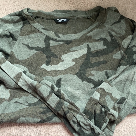 TNA Camo Long Sleeve - Picture 5 of 5